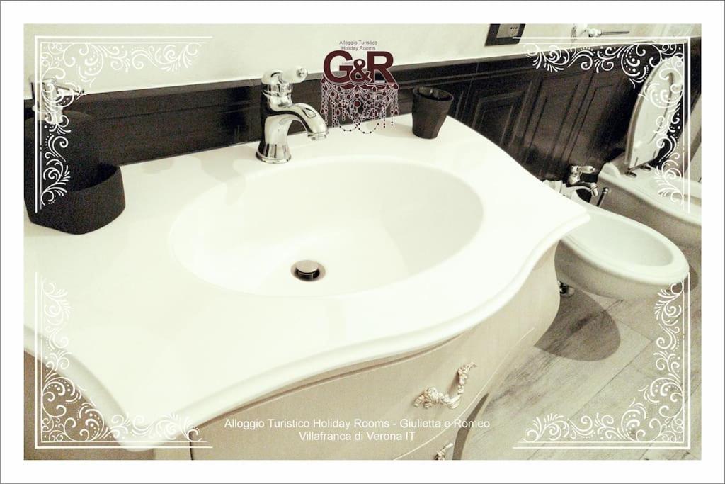 Alloggio Turistico Giulietta E Romeo - Intero Appartamento - Villafranca Di Verona, Zimmer, Holiday Rooms Екстериор снимка